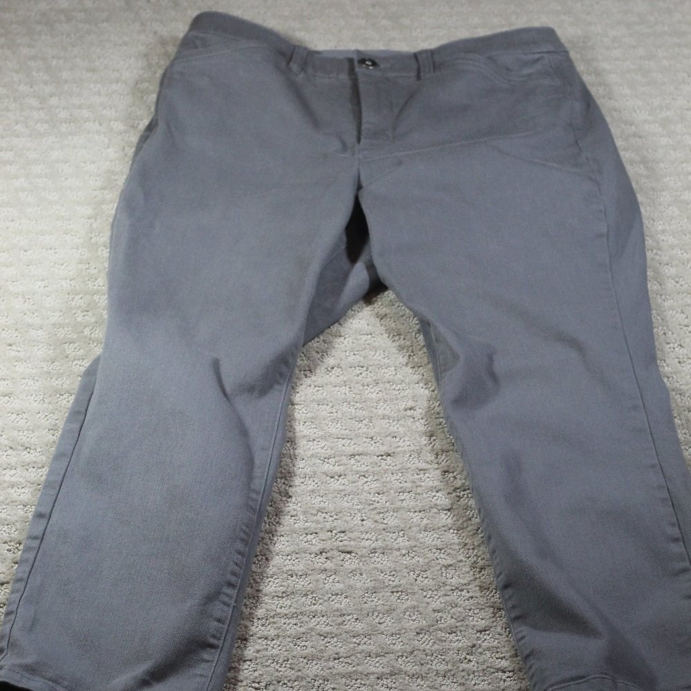 Christopher & Banks Size 10P Grey Signature High Rise Slimming Pants